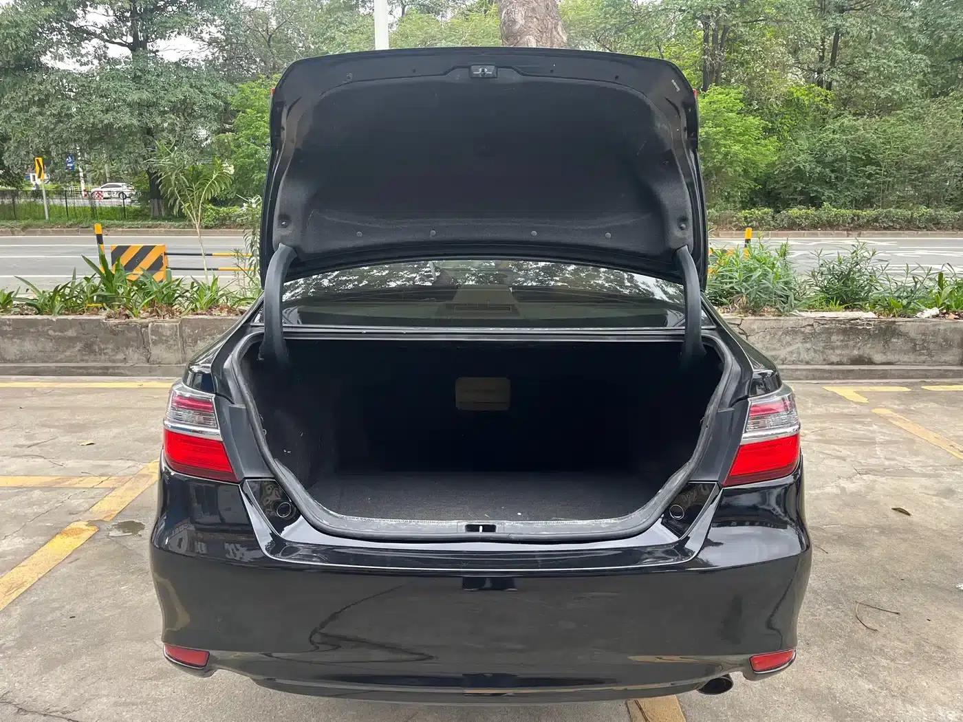 Camry 2015 2.0G Leading Edition — миниатюра 18