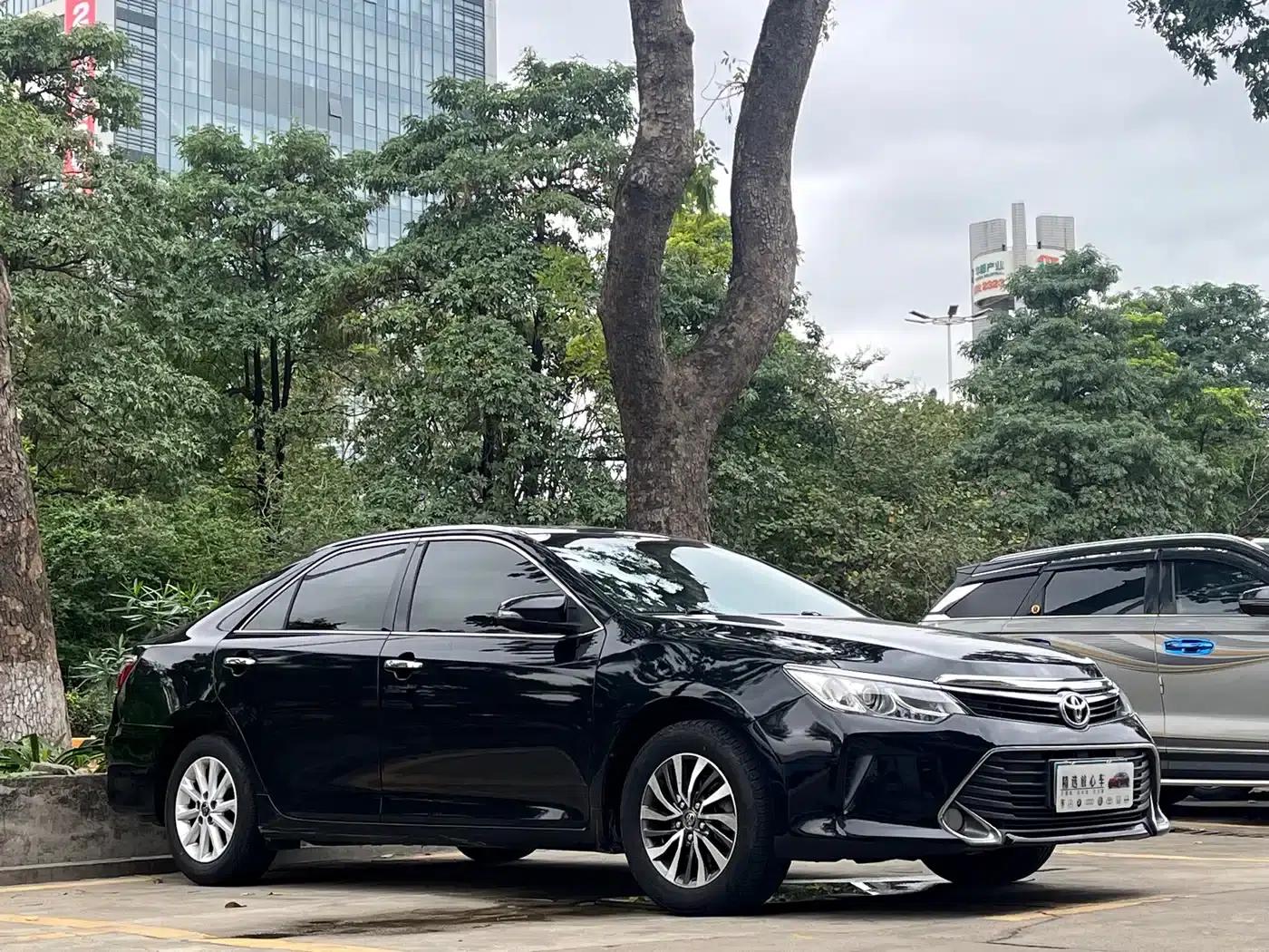 Camry 2015 2.0G Leading Edition — миниатюра 3