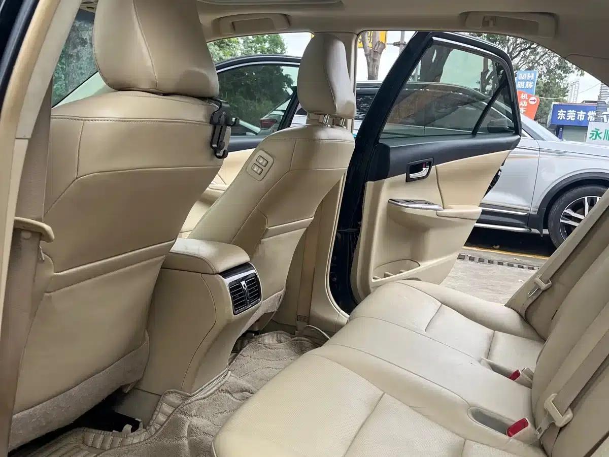 Camry 2015 2.0G Leading Edition — миниатюра 5