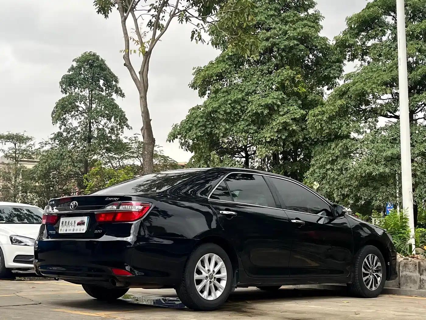 Camry 2015 2.0G Leading Edition — миниатюра 9