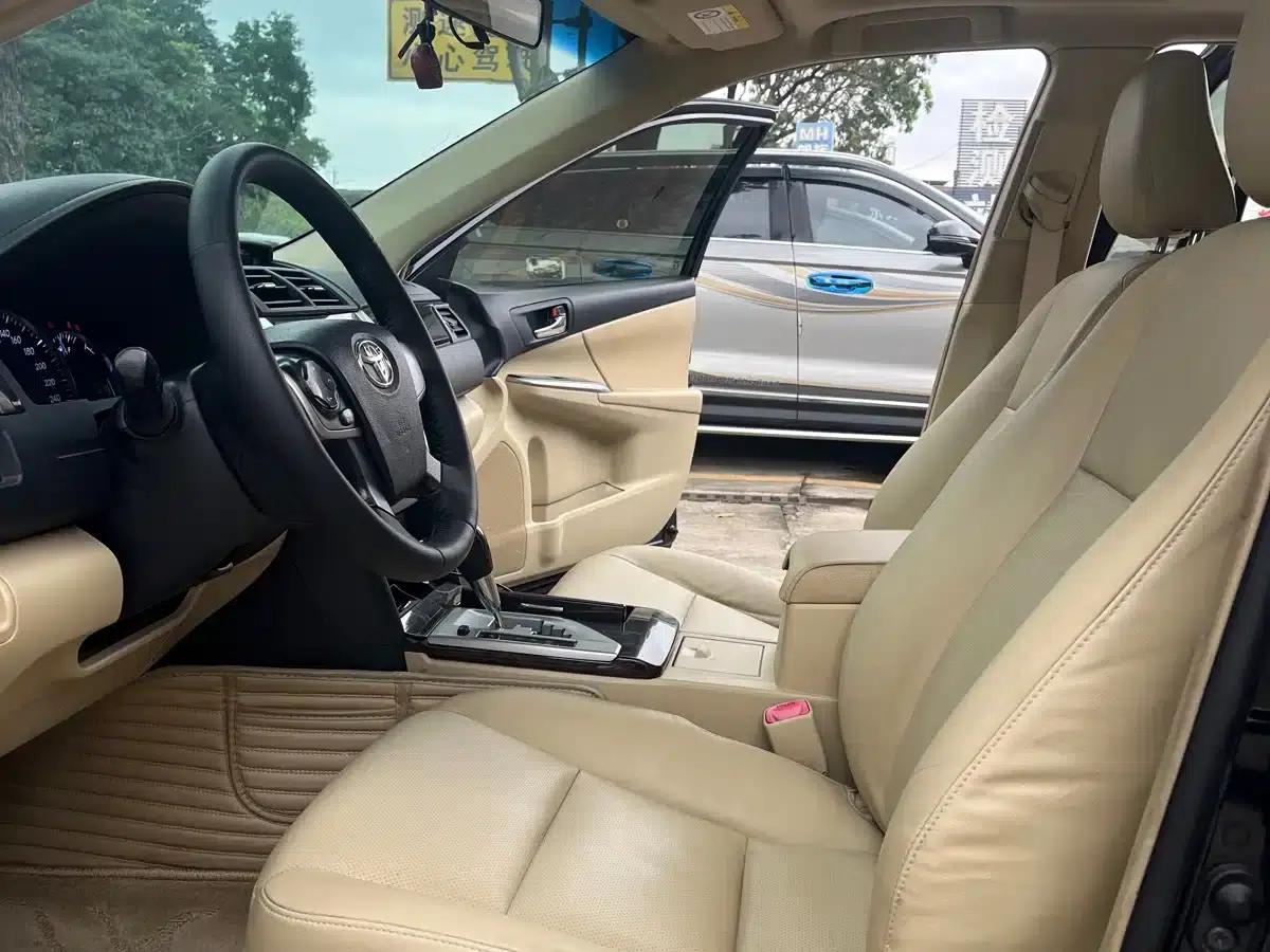 Camry 2015 2.0G Leading Edition — миниатюра 10
