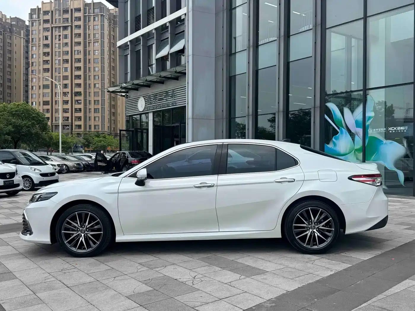 Camry 2021 2.5G Luxury Edition — миниатюра 3