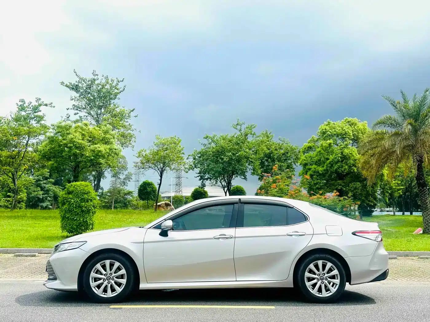 2018 Camry 2.0G Luxury Edition — миниатюра 4