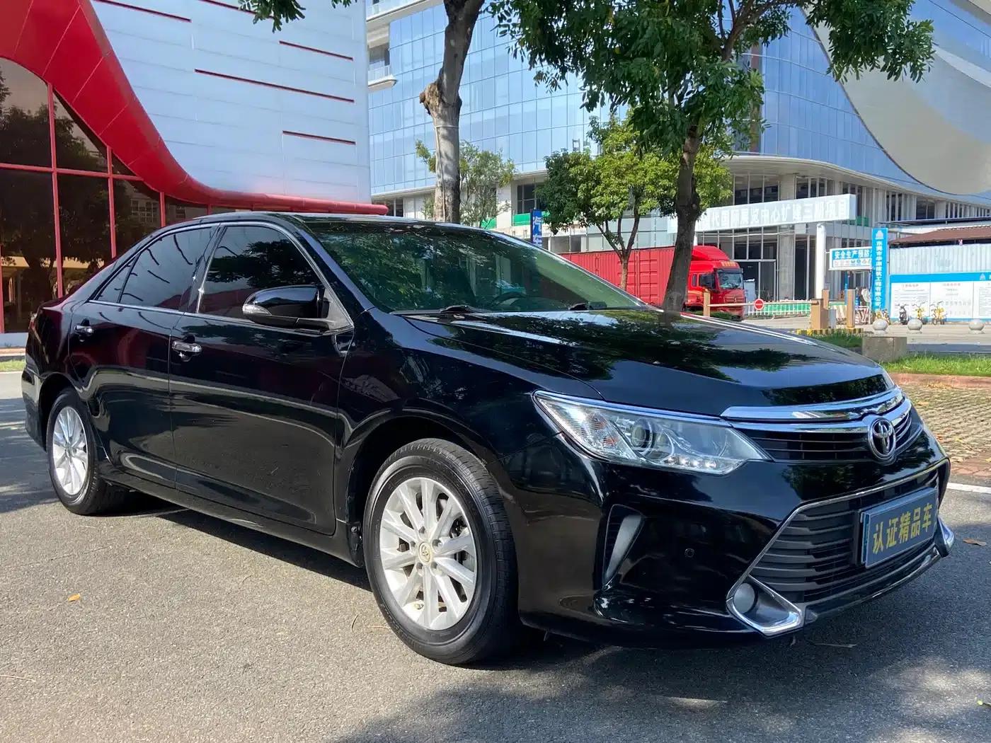 Camry 2015 2.0G Leading Edition — миниатюра 3