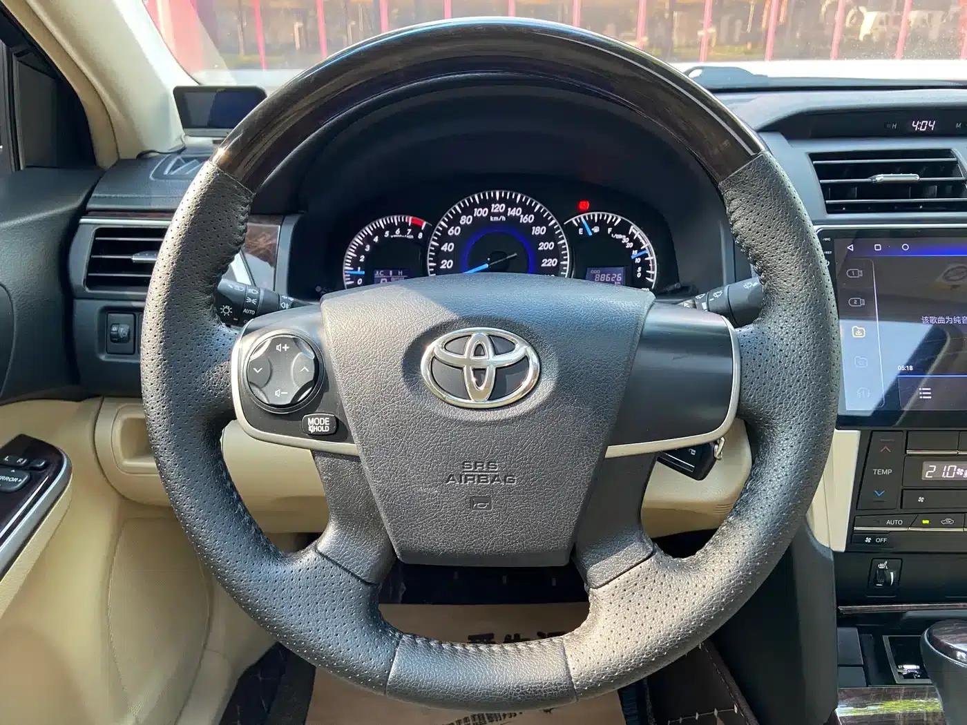 Camry 2015 2.0G Leading Edition — миниатюра 6