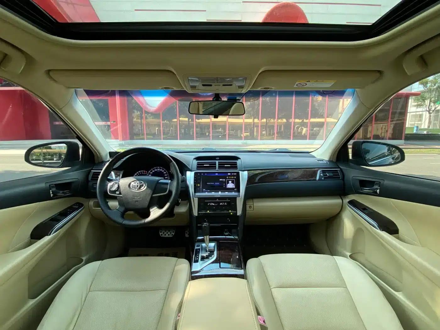 Camry 2015 2.0G Leading Edition — миниатюра 7