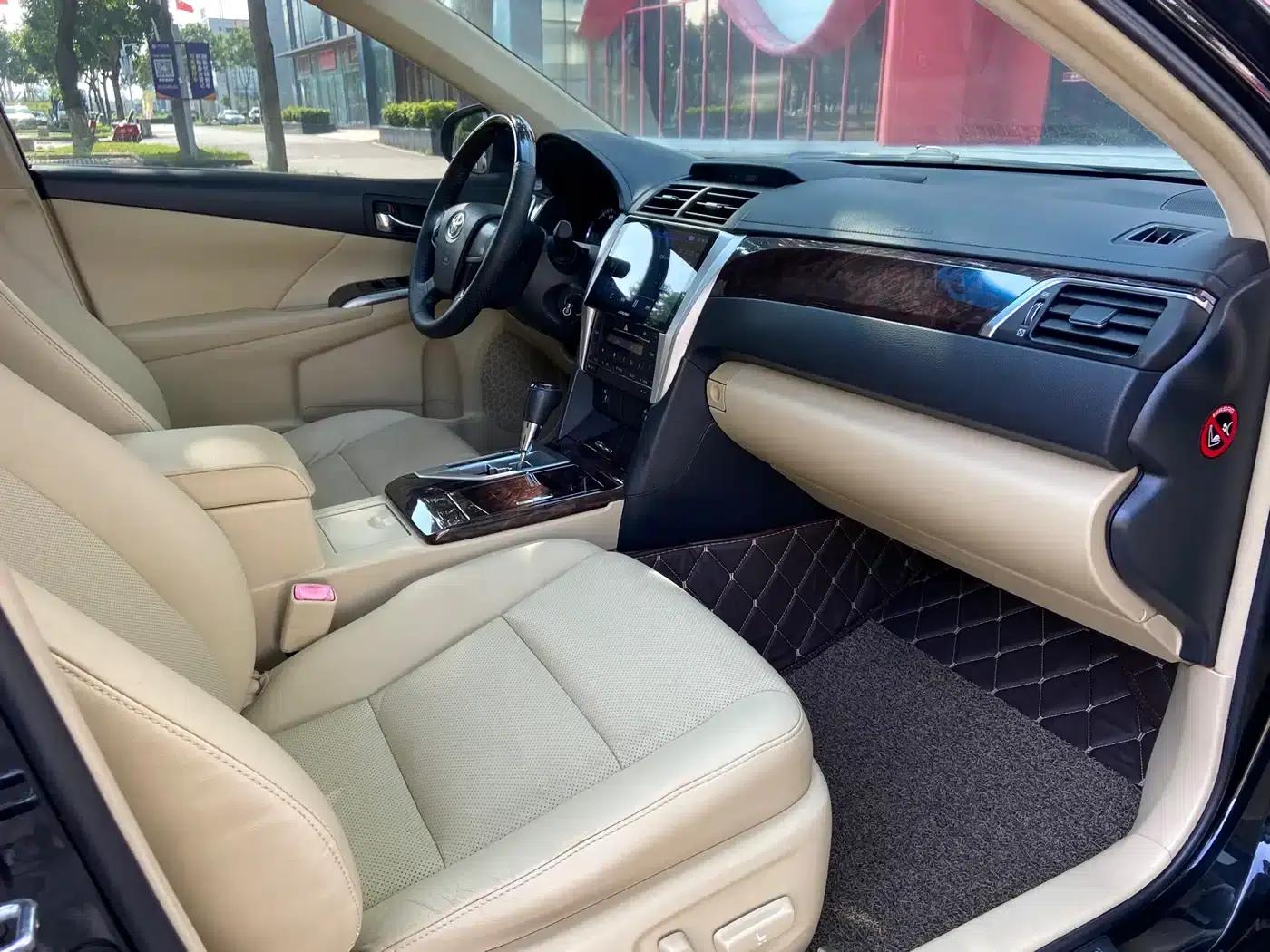 Camry 2015 2.0G Leading Edition — миниатюра 9