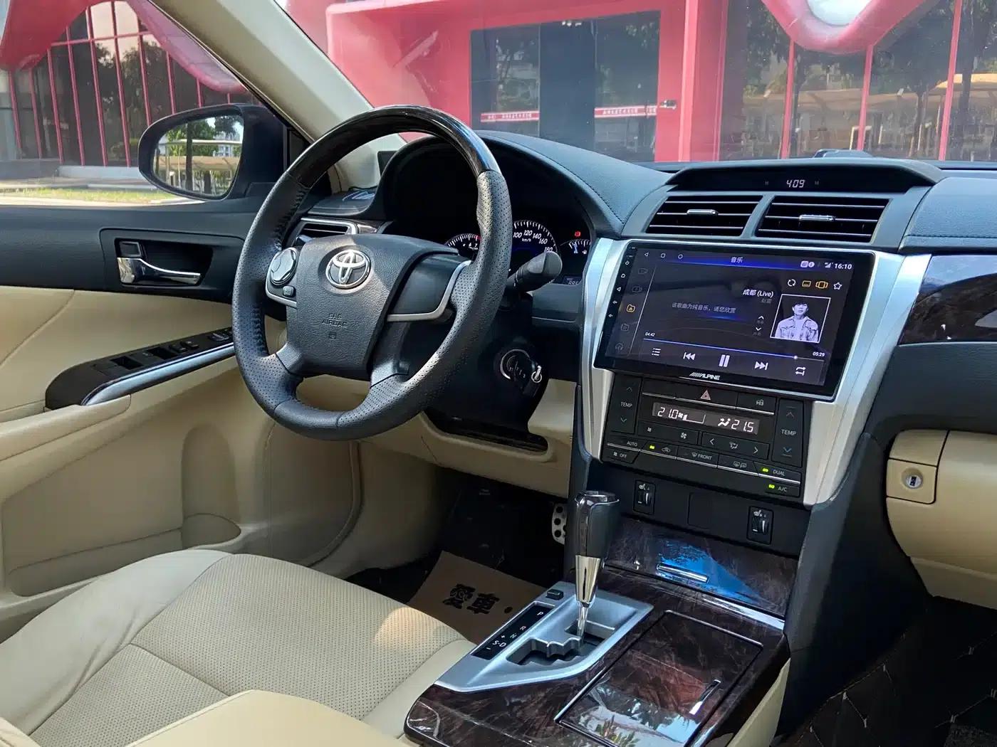 Camry 2015 2.0G Leading Edition — миниатюра 10