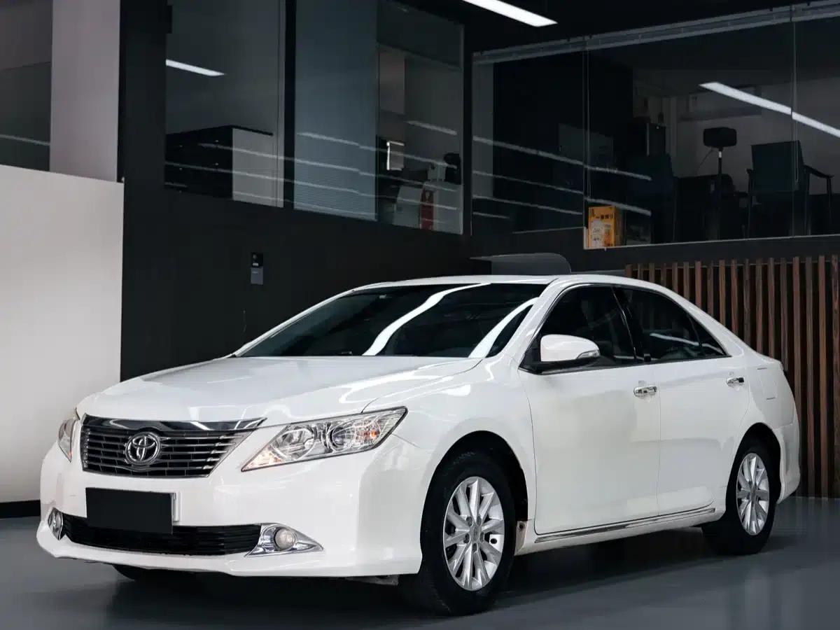 2013 Camry 200G Classic Luxury Edition — миниатюра 1