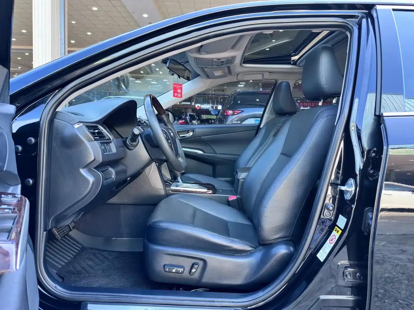 Camry 2015 2.0G Leading Edition — миниатюра 2