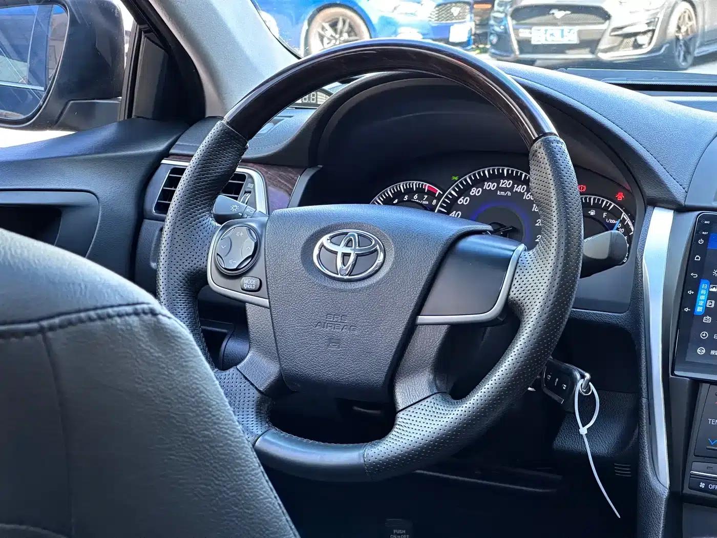 Camry 2015 2.0G Leading Edition — миниатюра 12