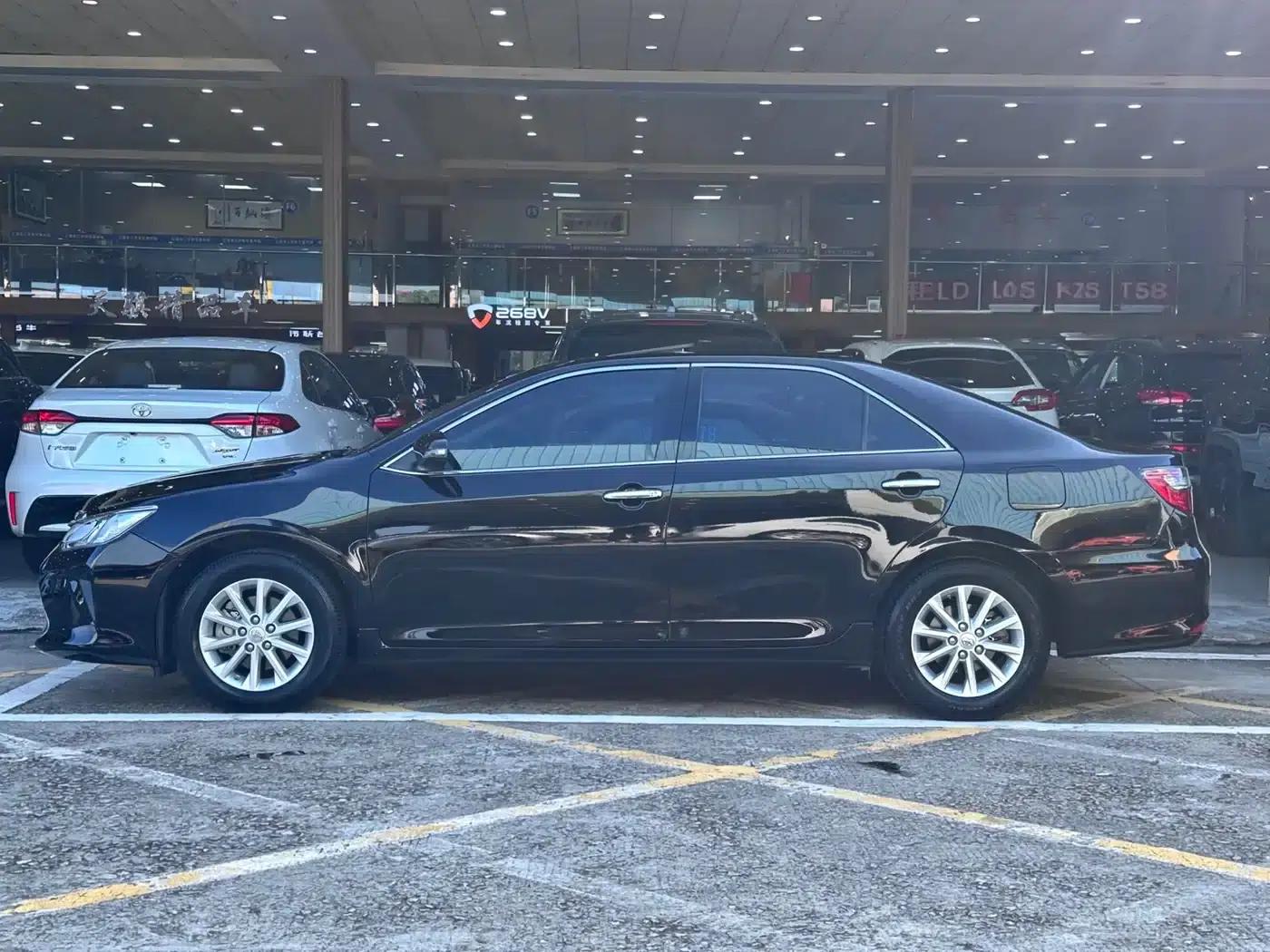 Camry 2015 2.0G Leading Edition — миниатюра 14