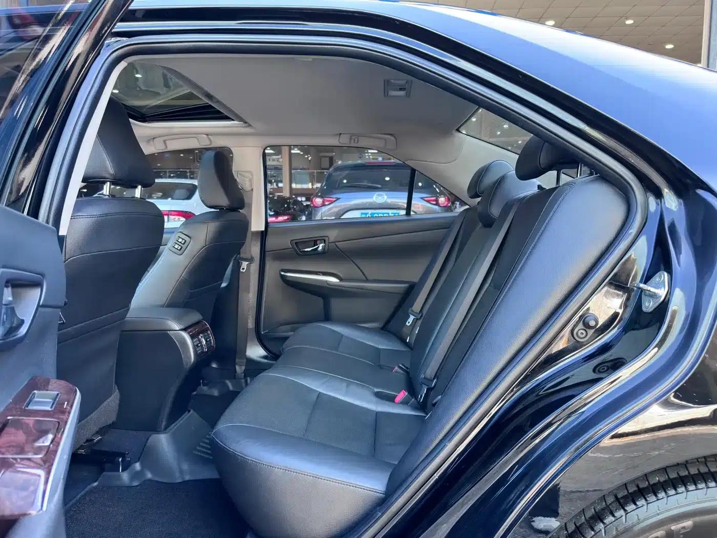 Camry 2015 2.0G Leading Edition — миниатюра 3