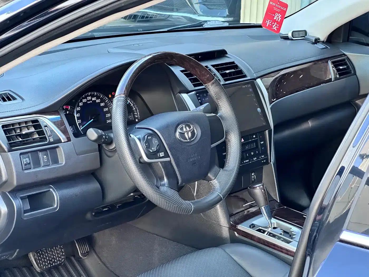 Camry 2015 2.0G Leading Edition — миниатюра 4