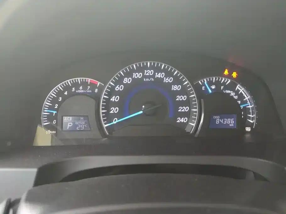 Camry 2015 2.0G Leading Edition — миниатюра 14