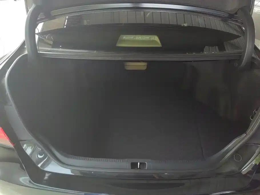Camry 2015 2.0G Leading Edition — миниатюра 4