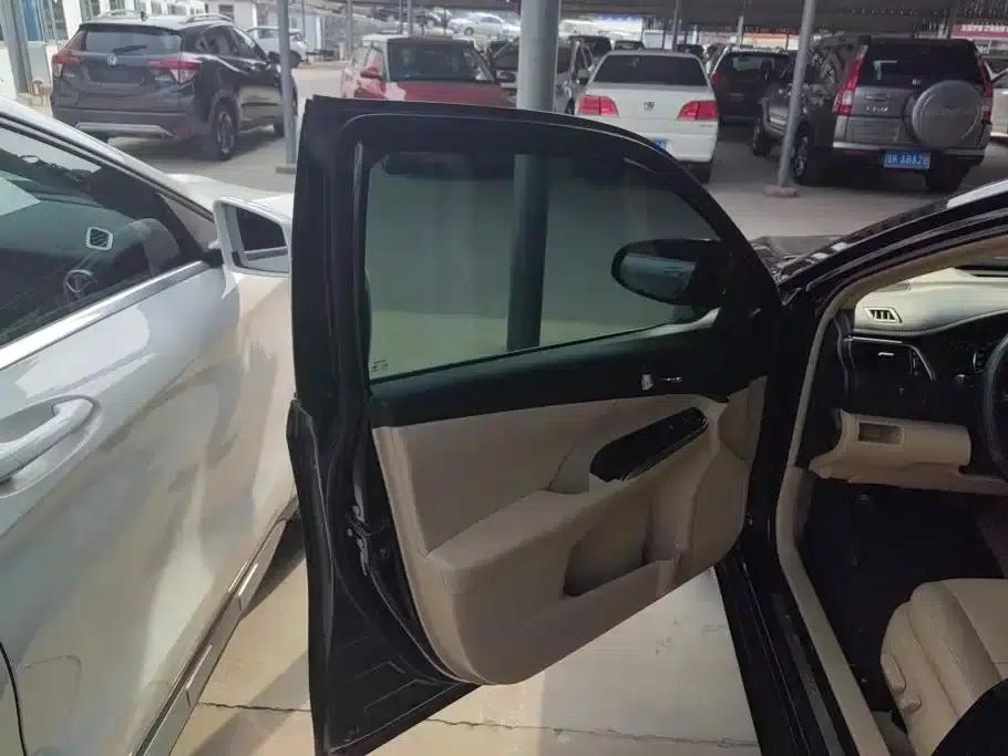 Camry 2015 2.0G Leading Edition — миниатюра 7
