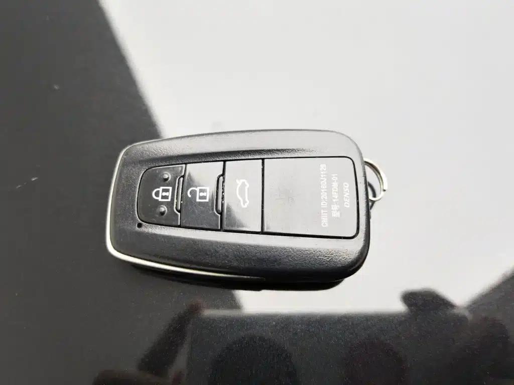 2018 Camry 2.0G Luxury Edition — миниатюра 19