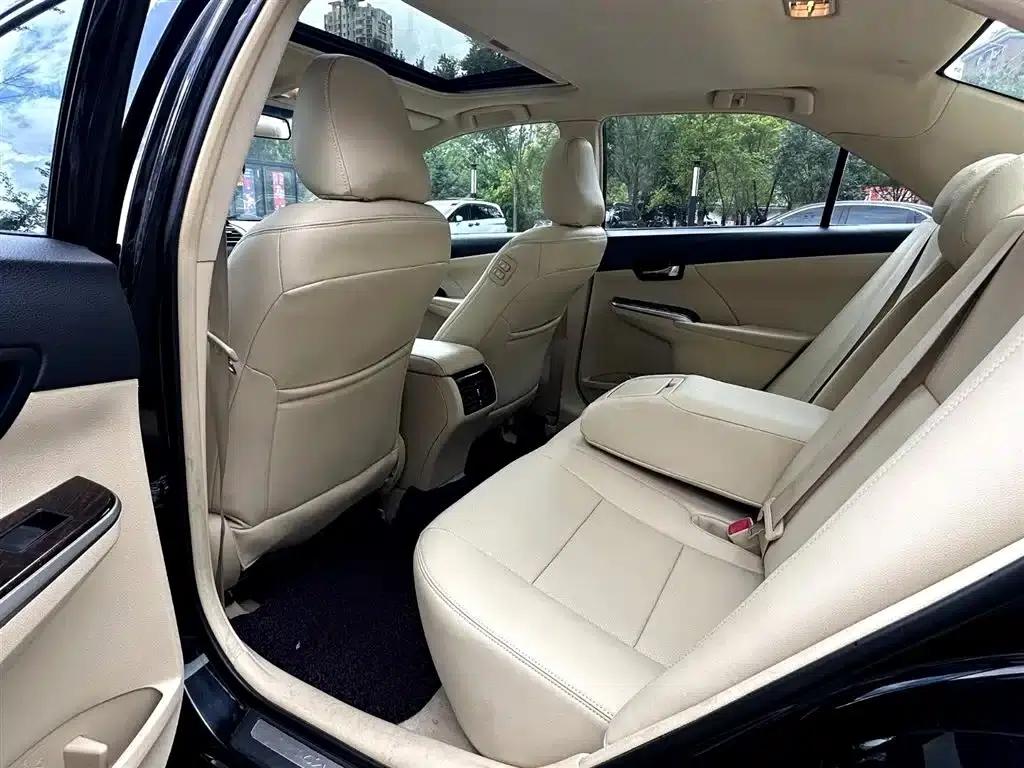 Camry 2015 2.0G Leading Edition — миниатюра 5