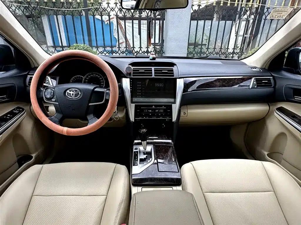 Camry 2015 2.0G Leading Edition — миниатюра 6