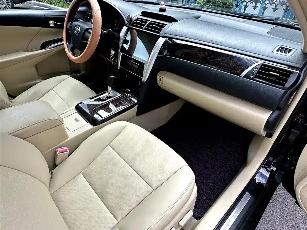 Camry 2015 2.0G Leading Edition — миниатюра 7