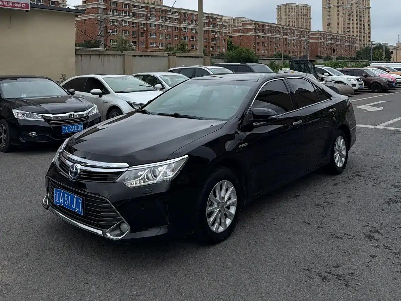 Camry 2016 Hybrid 2.5HG 10th Anniversary Luxury Navigation Edition — миниатюра 1