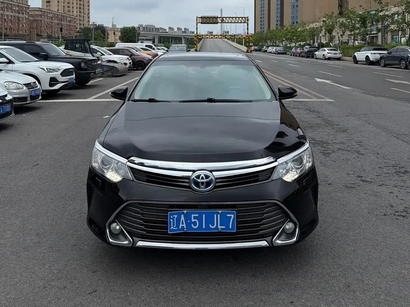 Camry 2016 Hybrid 2.5HG 10th Anniversary Luxury Navigation Edition — миниатюра 2
