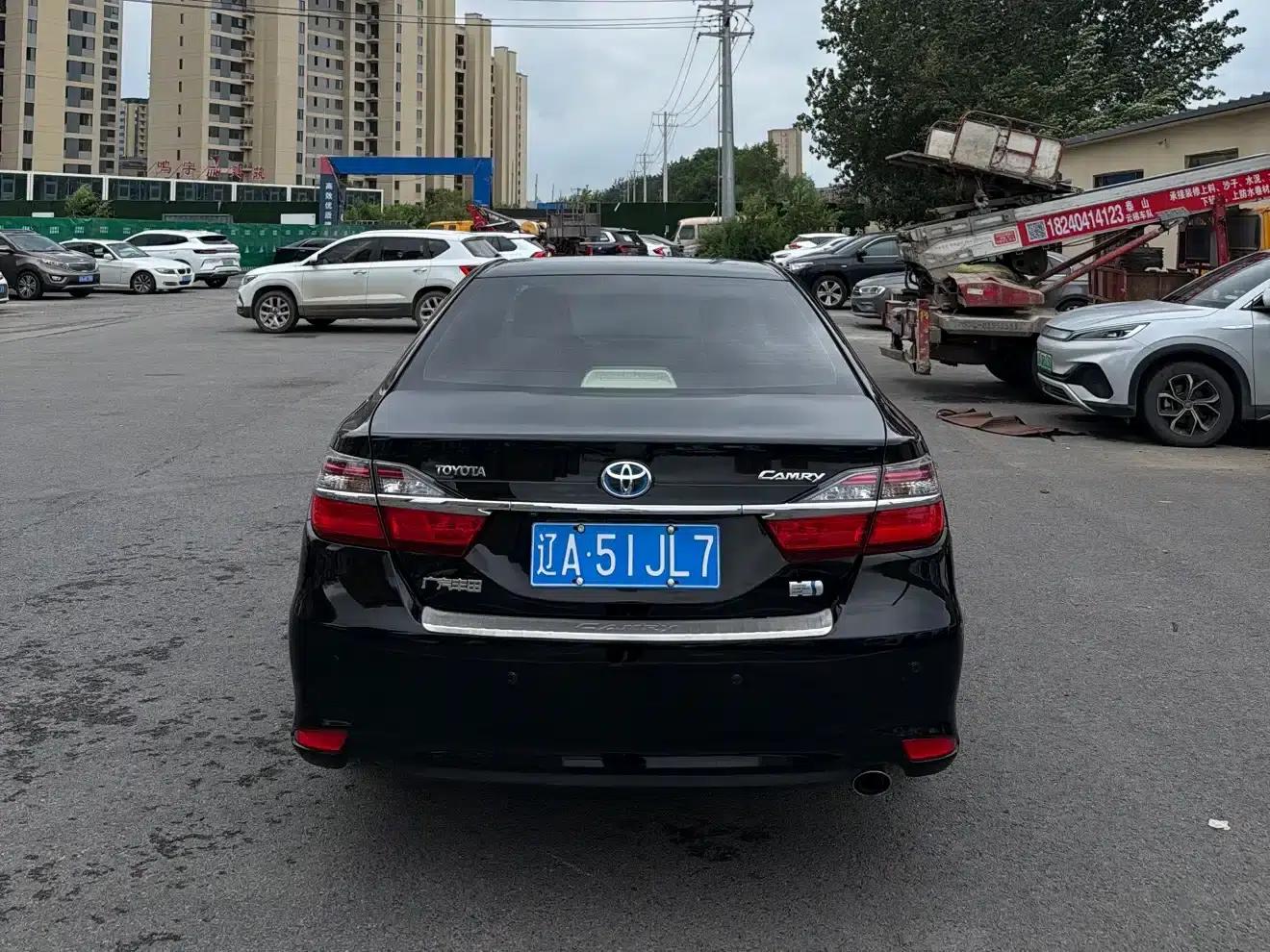 Camry 2016 Hybrid 2.5HG 10th Anniversary Luxury Navigation Edition — миниатюра 4