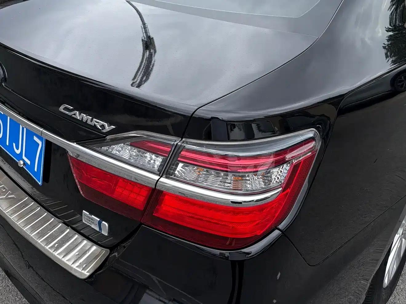 Camry 2016 Hybrid 2.5HG 10th Anniversary Luxury Navigation Edition — миниатюра 6