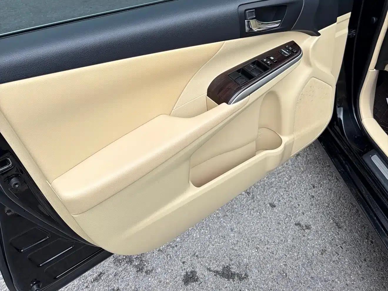 Camry 2016 Hybrid 2.5HG 10th Anniversary Luxury Navigation Edition — миниатюра 8