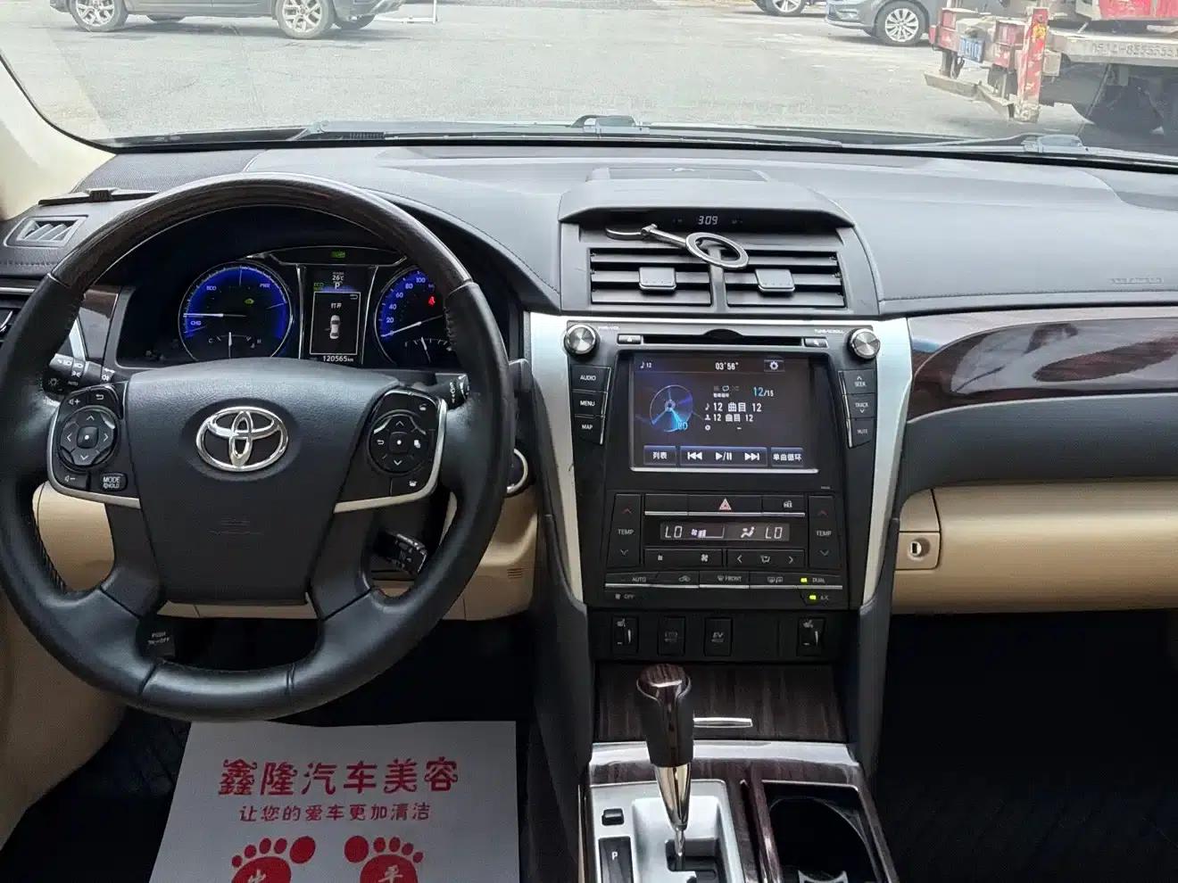 Camry 2016 Hybrid 2.5HG 10th Anniversary Luxury Navigation Edition — миниатюра 10