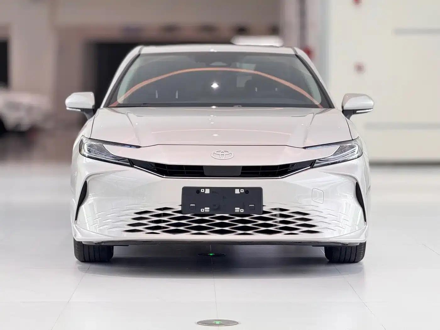 2024 Camry 2.0GVP Luxury Edition — миниатюра 2