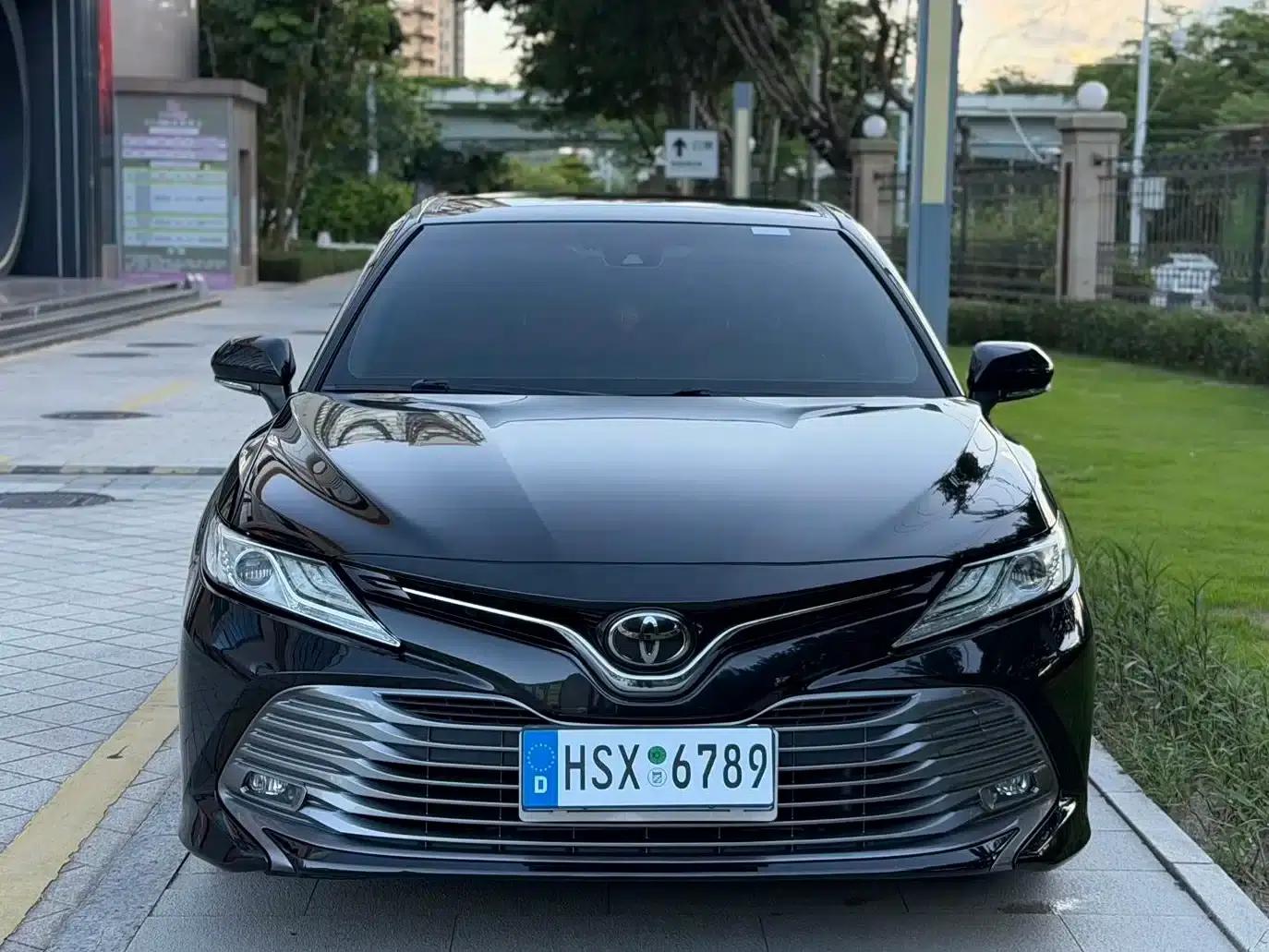 Camry 2019 Facelift 2.5G Luxury Edition — миниатюра 2