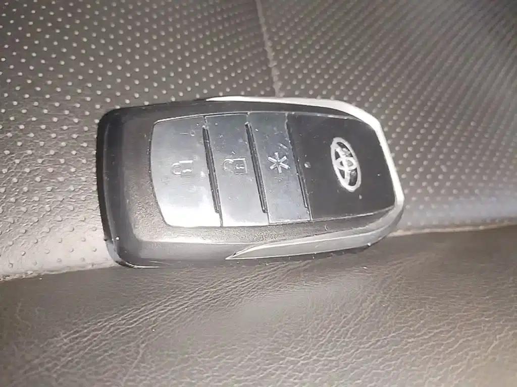 Camry 2016 2.0G 10th Anniversary Leading Edition — миниатюра 9