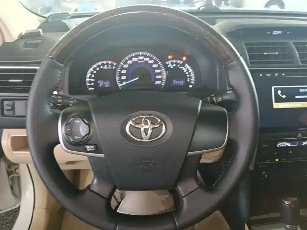 Camry 2015 2.0G Leading Edition — миниатюра 11