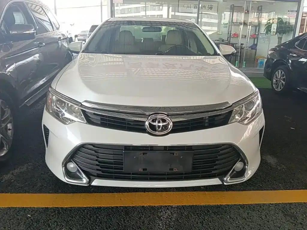 Camry 2015 2.0G Leading Edition — миниатюра 3