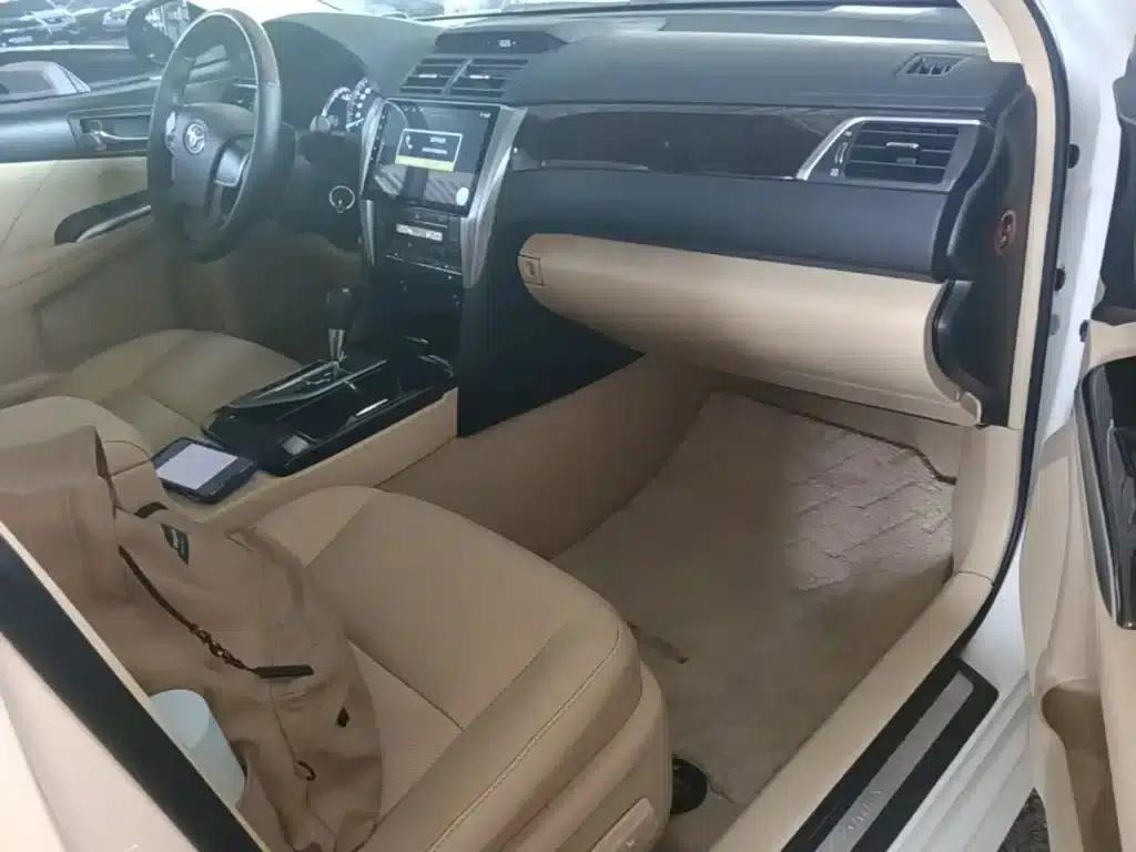 Camry 2015 2.0G Leading Edition — миниатюра 25