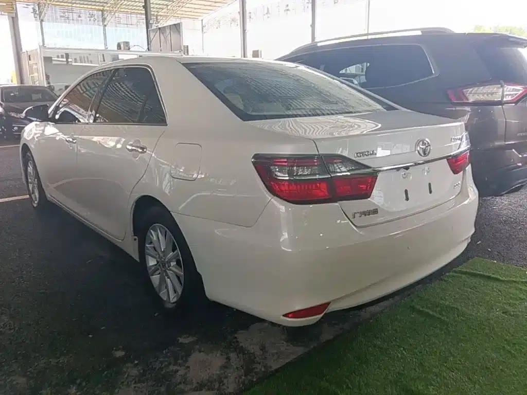 Camry 2015 2.0G Leading Edition — миниатюра 5