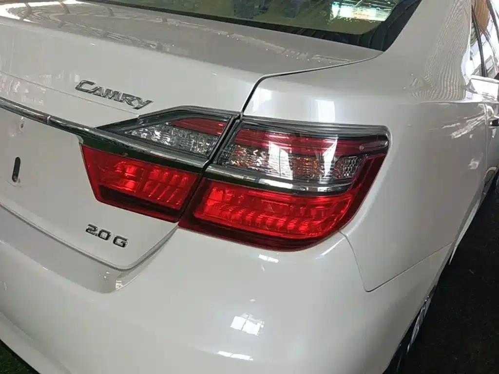 Camry 2015 2.0G Leading Edition — миниатюра 8