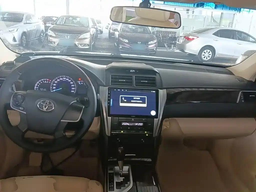 Camry 2015 2.0G Leading Edition — миниатюра 10