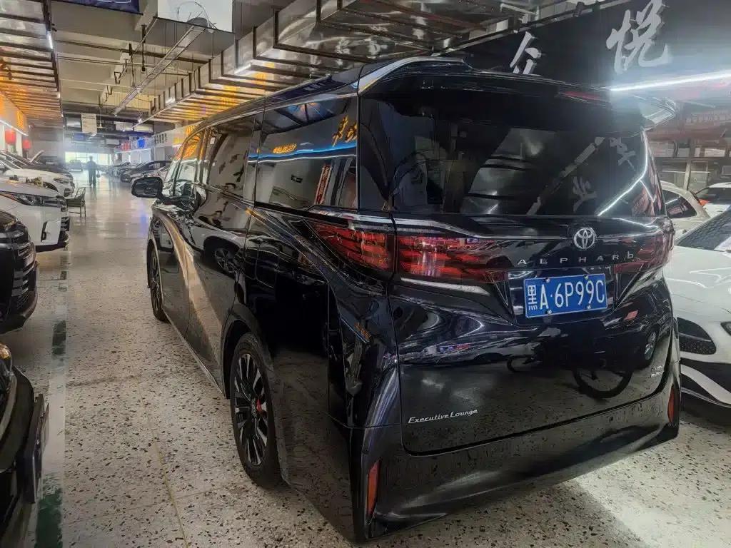 2024 Alphard Hybrid 2.5L Premium Edition — миниатюра 4