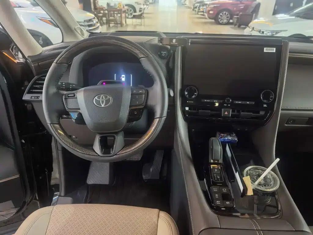 2024 Alphard Hybrid 2.5L Premium Edition — миниатюра 6