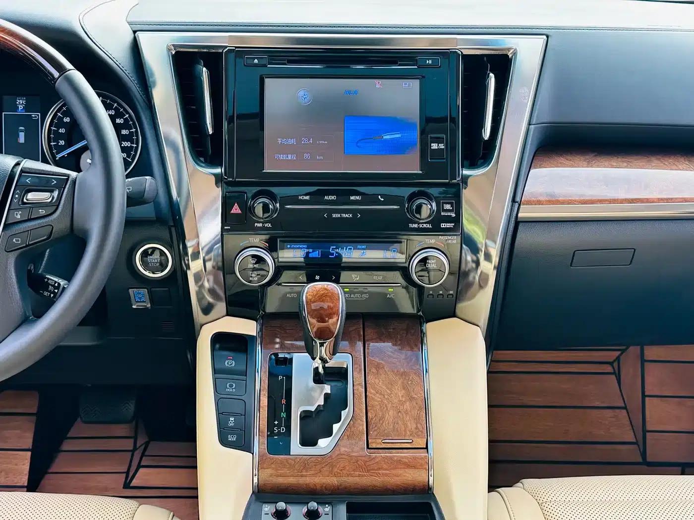 2018 Alphard 3.5L Premium Edition — миниатюра 20