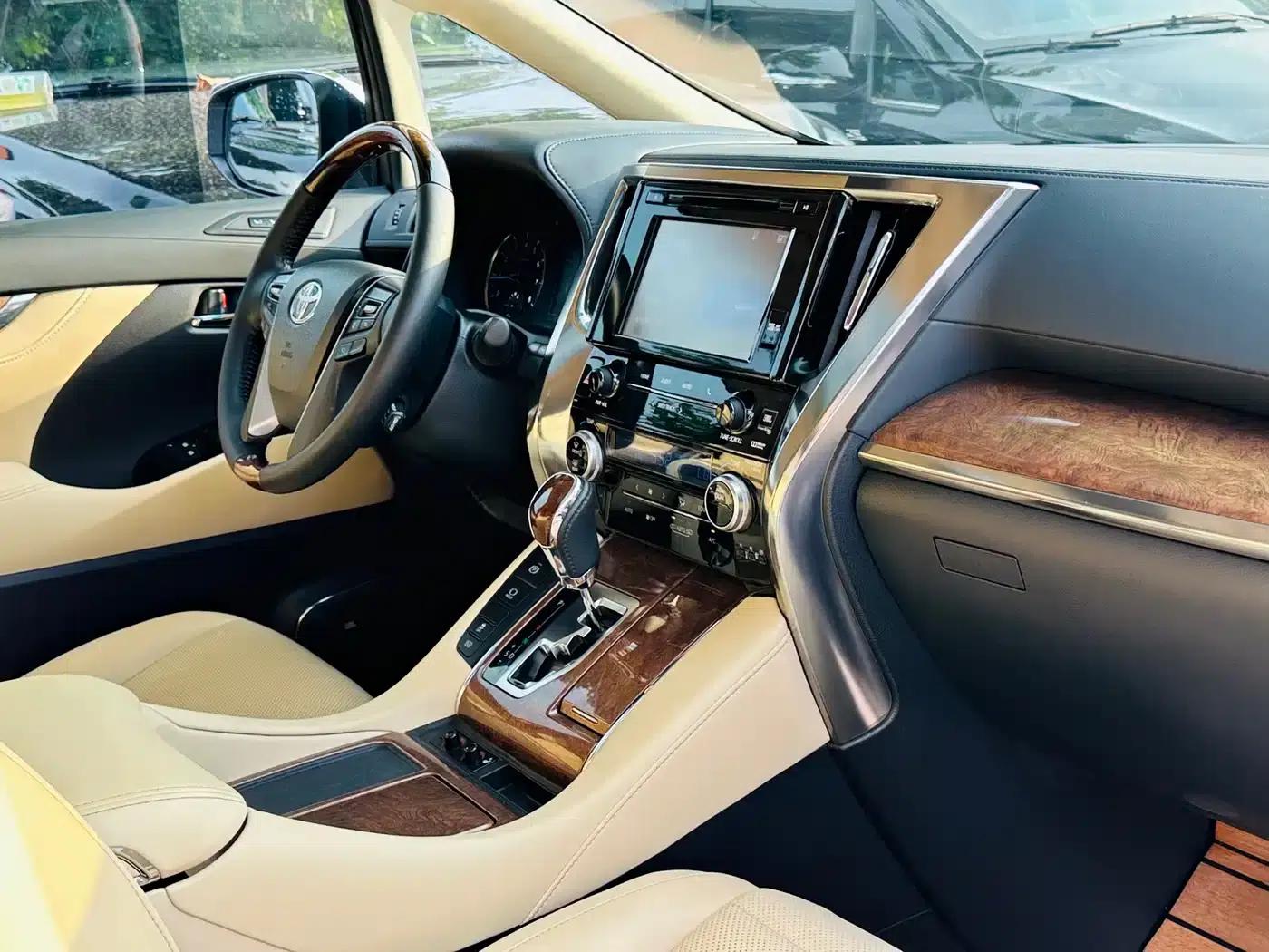 2018 Alphard 3.5L Premium Edition — миниатюра 26
