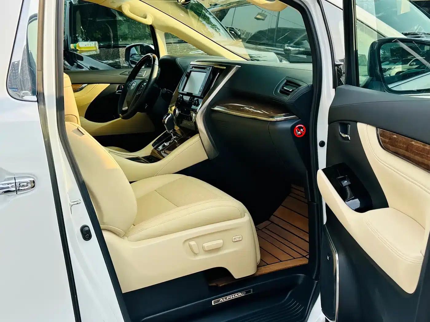 2018 Alphard 3.5L Premium Edition — миниатюра 27