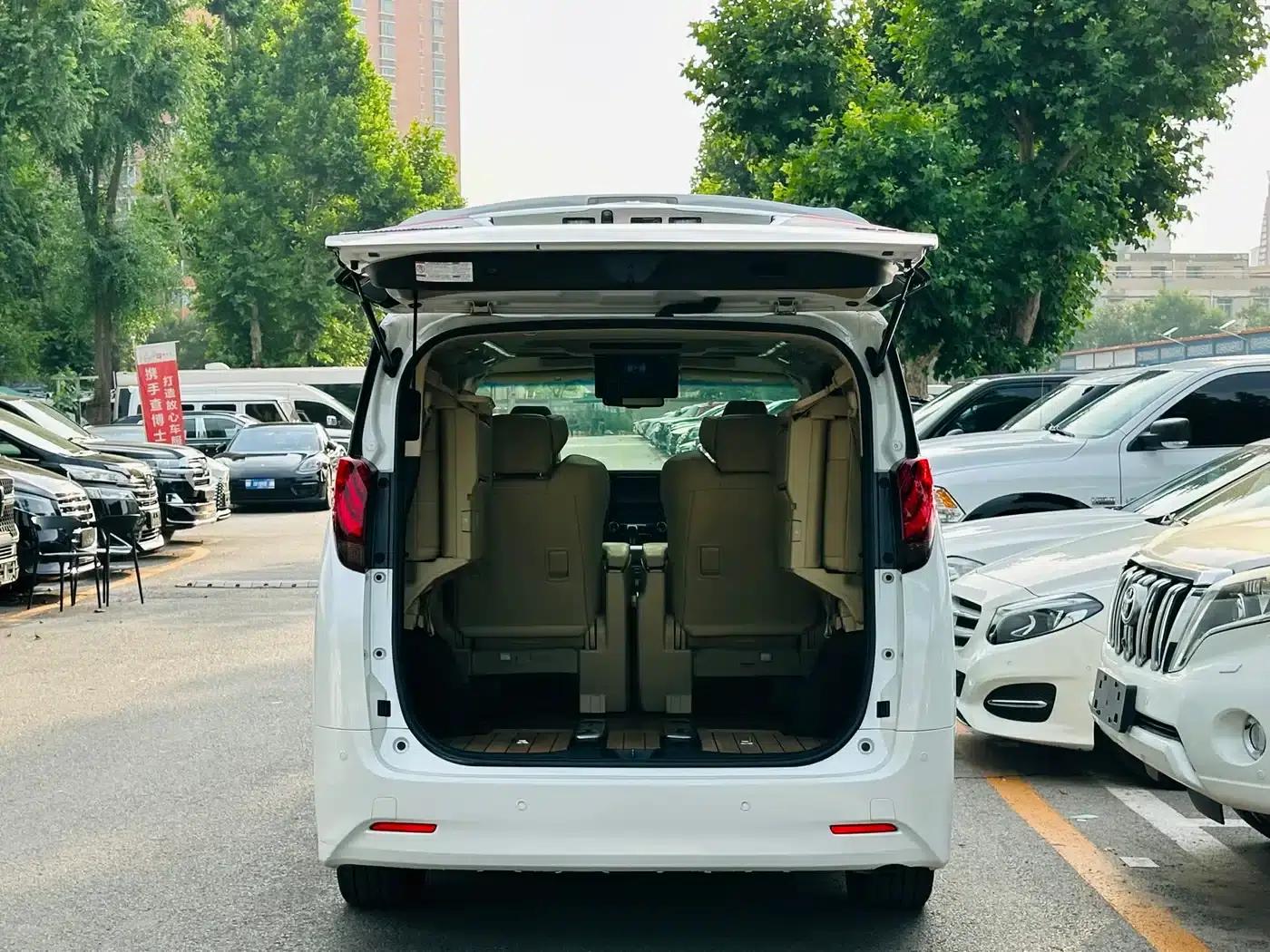 2018 Alphard 3.5L Premium Edition — миниатюра 32