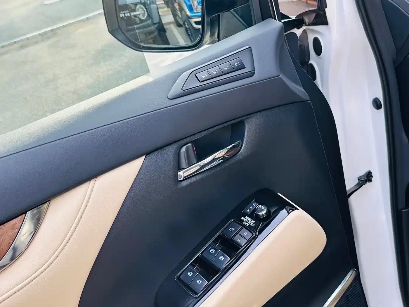2018 Alphard 3.5L Premium Edition — миниатюра 10