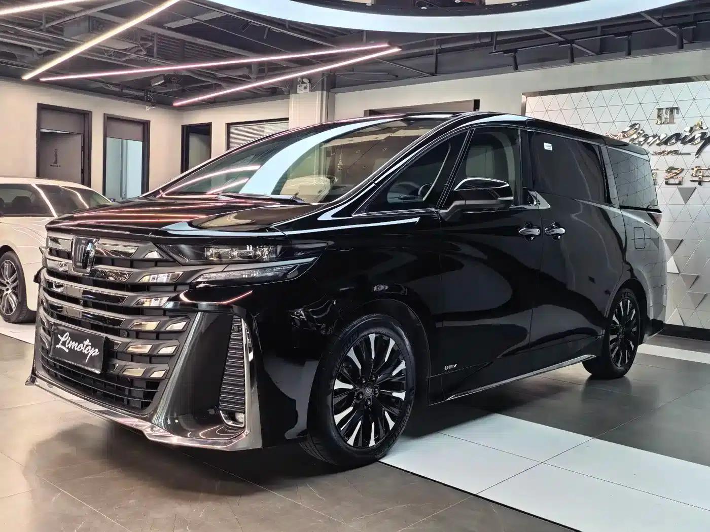 2024 Alphard Hybrid 2.5L Premium Edition — миниатюра 3