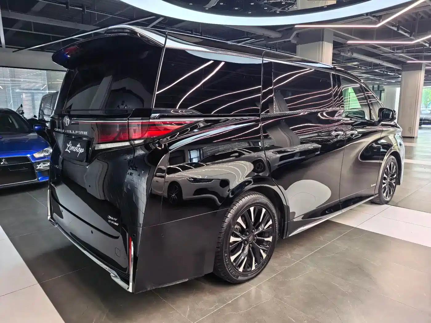 2024 Alphard Hybrid 2.5L Premium Edition — миниатюра 4