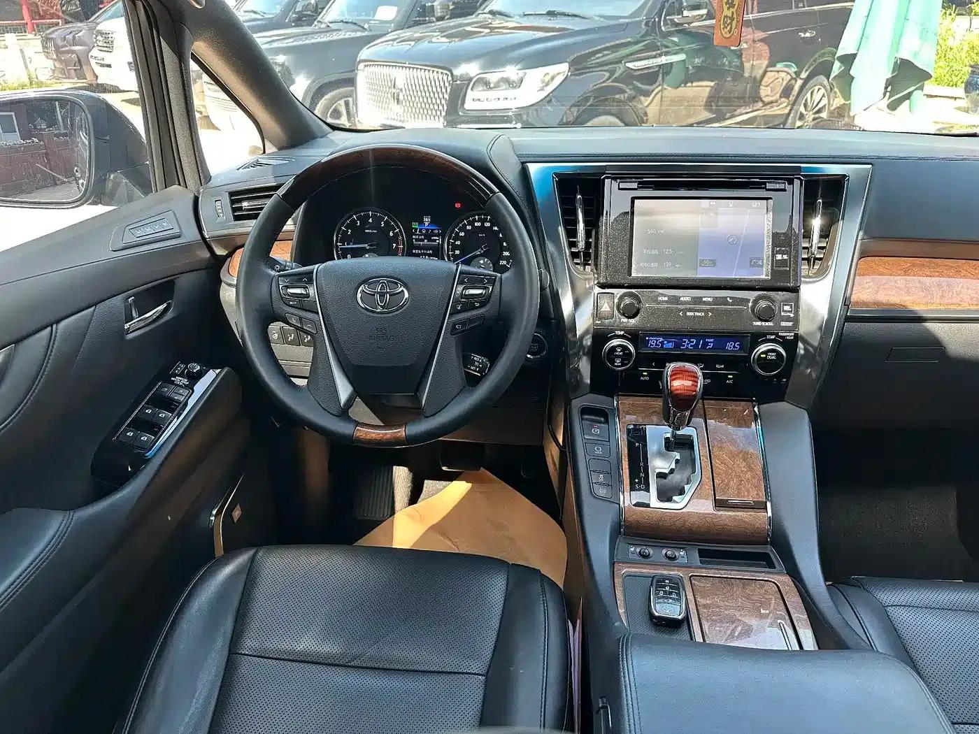 2015 Alphard 3.5L Premium Edition — миниатюра 17